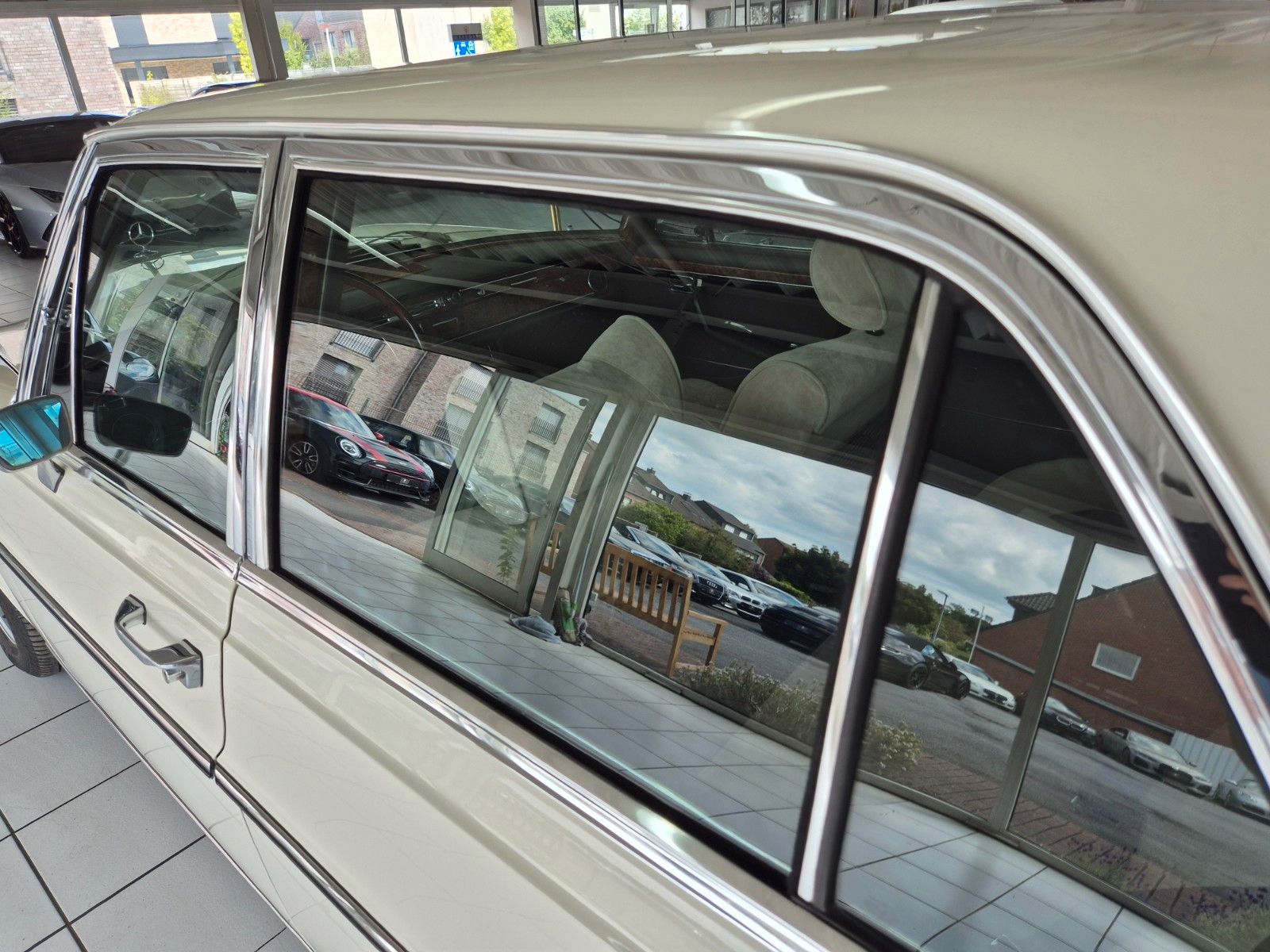 Fahrzeugabbildung Mercedes-Benz 300 SEL 6.3/Deutsch/Historie/3. Hd./WGA 62