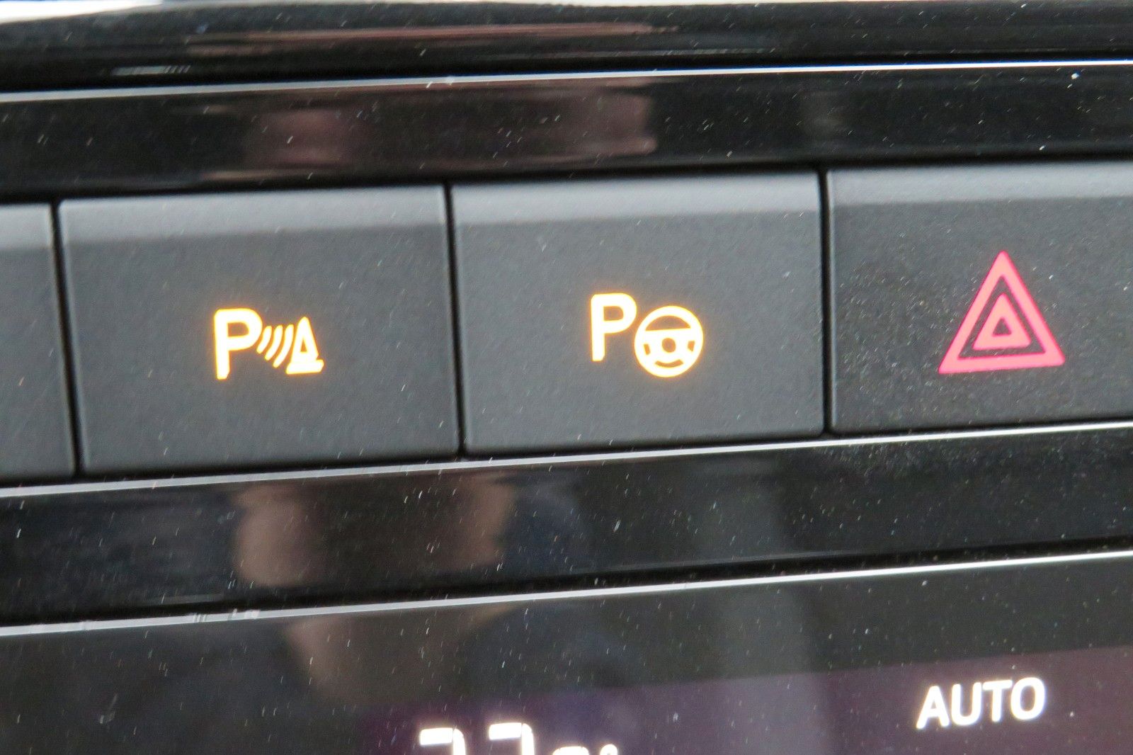 Fahrzeugabbildung Volkswagen T-CROSS DSG GOAL AHK PDC NAVI ASSISTENT-PA. 1.HD