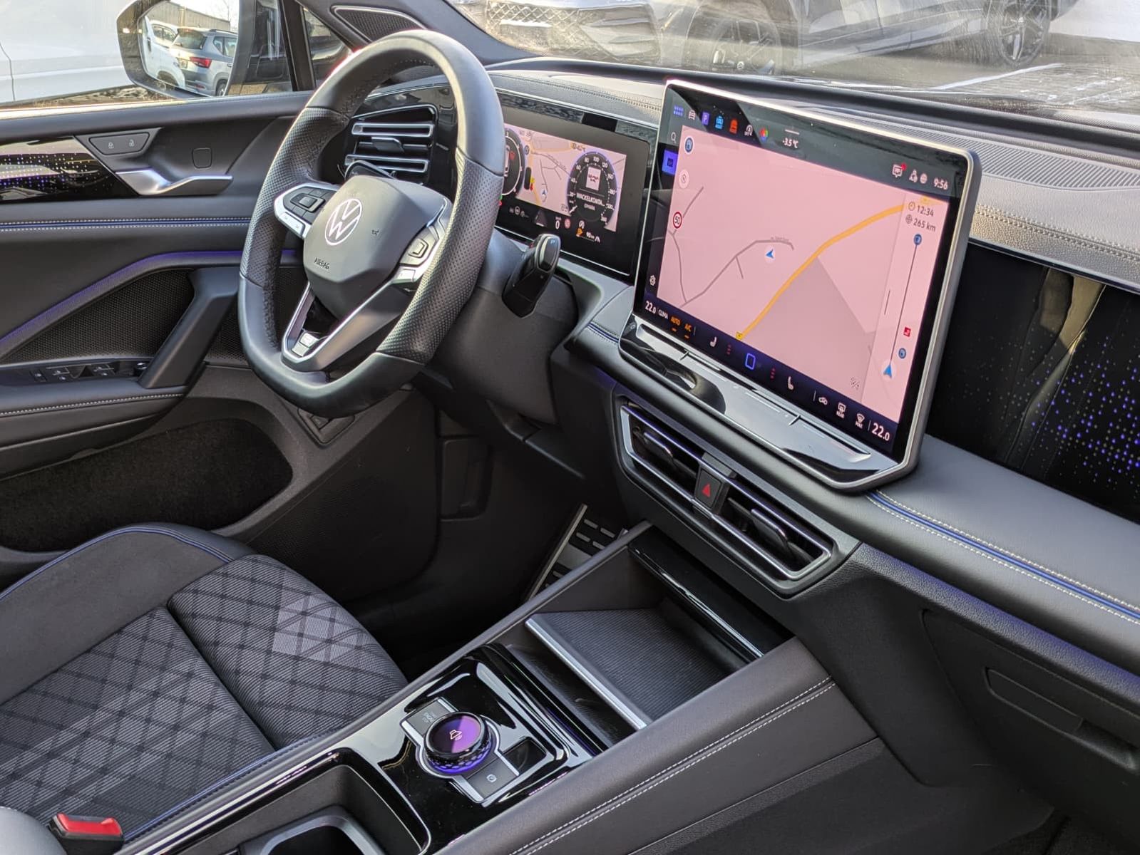 Fahrzeugabbildung Volkswagen Tiguan 2.0 TDI 4M R-Line PANO*H&K*AHK*MATRIX*20"