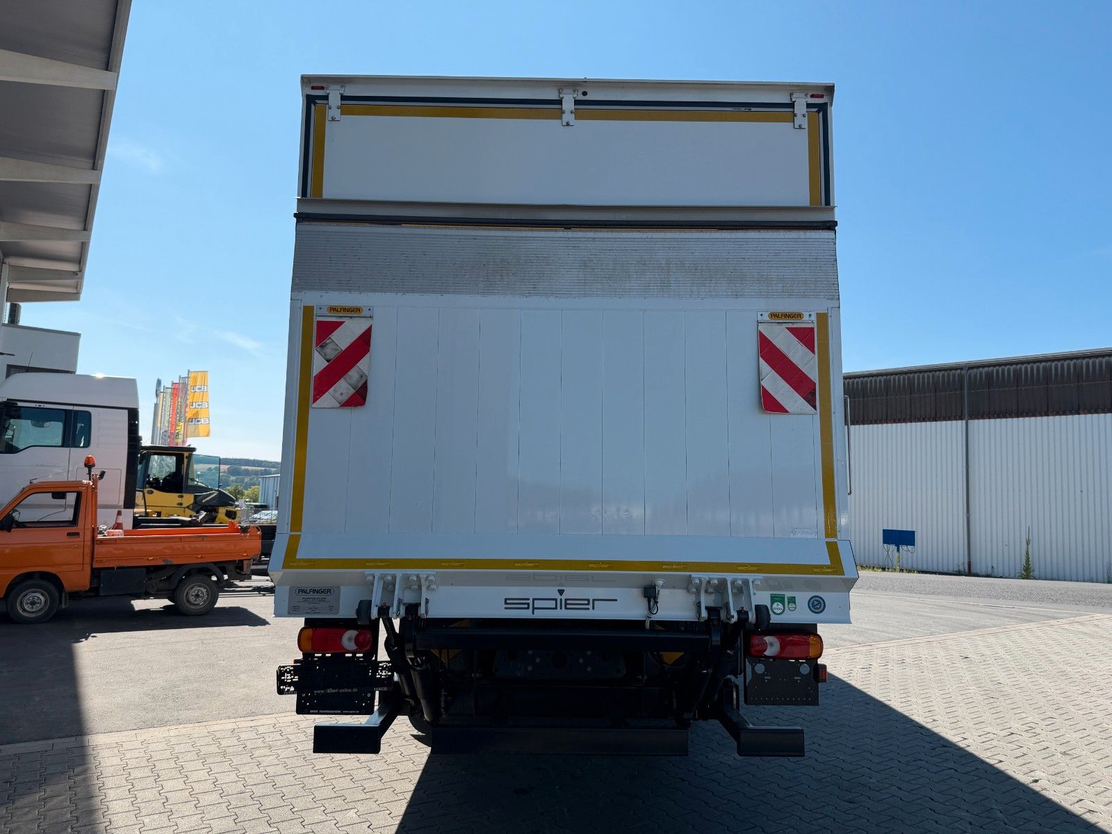 Fahrzeugabbildung Iveco Eurocargo ML120E25 LBW PAlfinger 1.500kg 3 Sitze