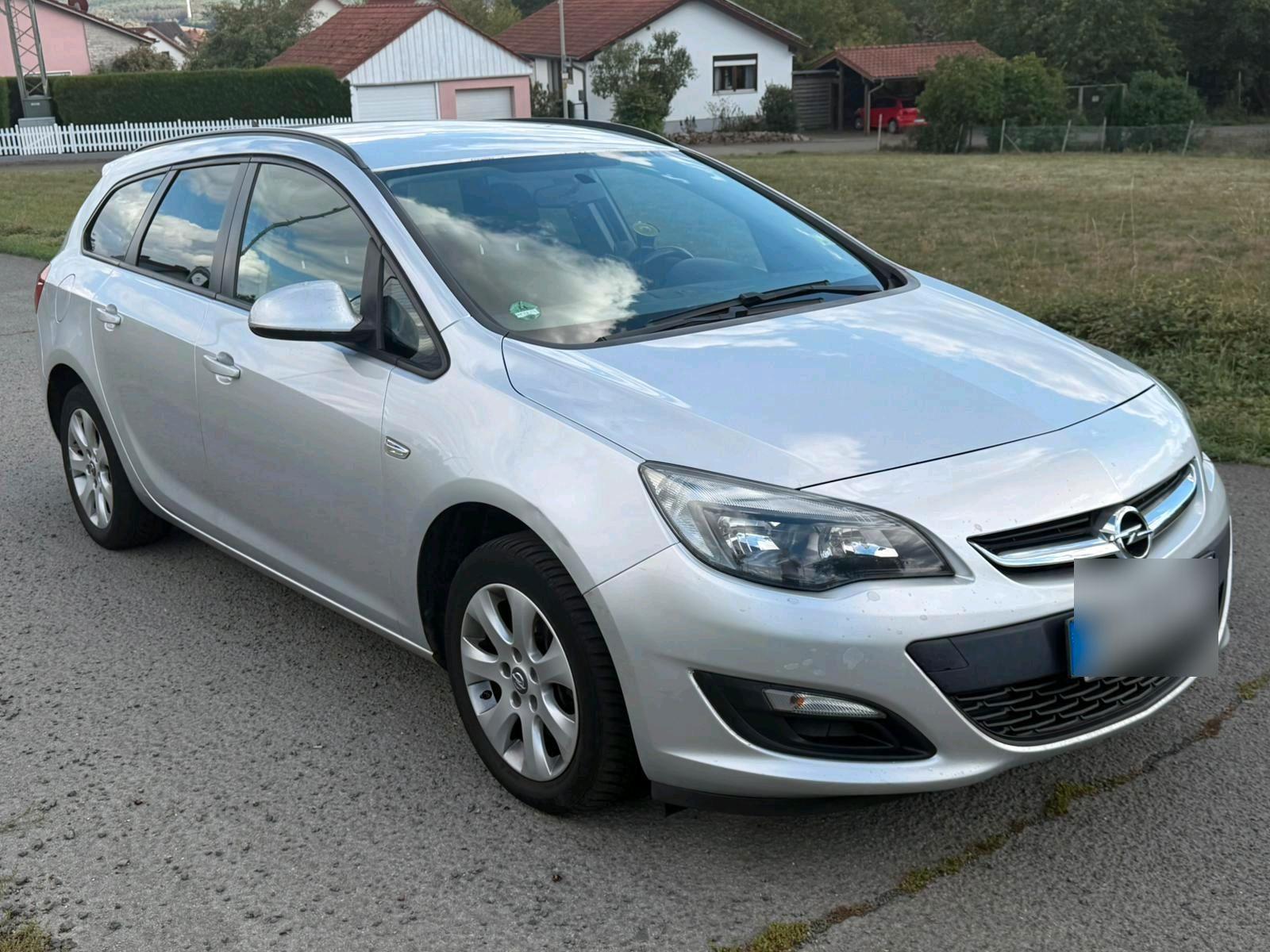 Opel Astra 2015 — interior