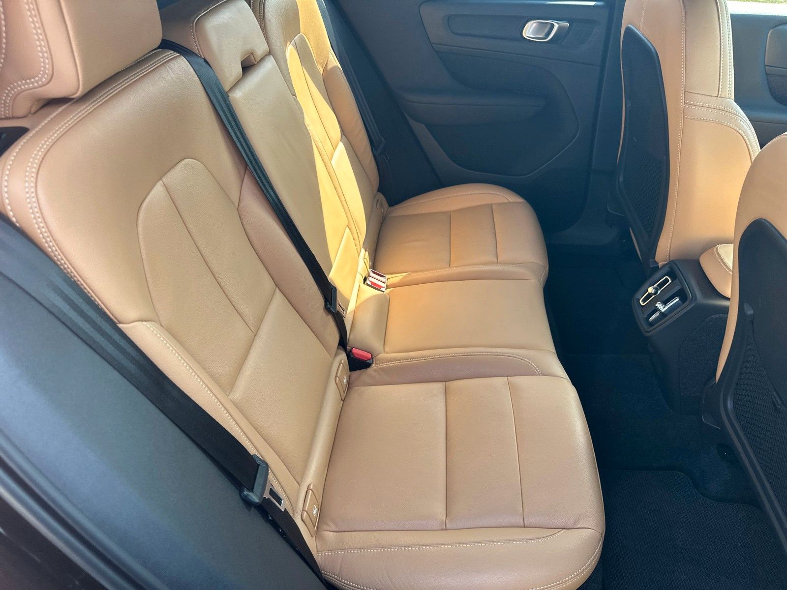 Fahrzeugabbildung Volvo XC40 Inscription 2WD, AHK, Frontscheibe heizbar