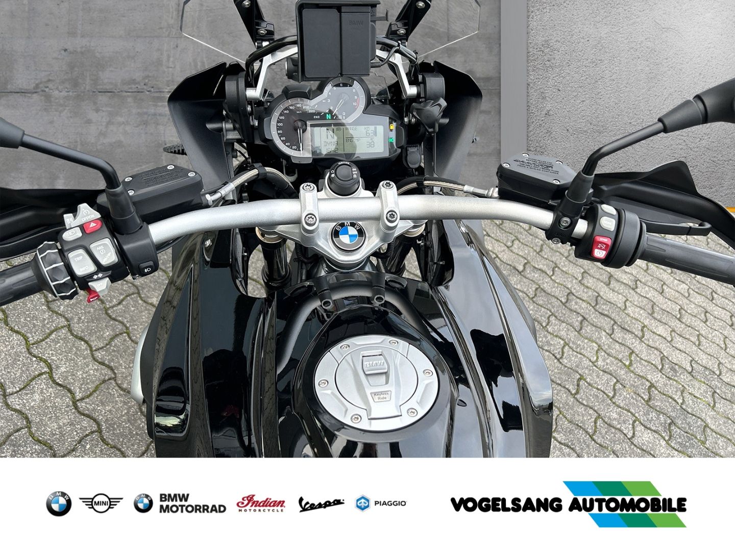 Fahrzeugabbildung BMW R 1200 GS TripleBlack, Comfort-Paket, Dynamic-Pa