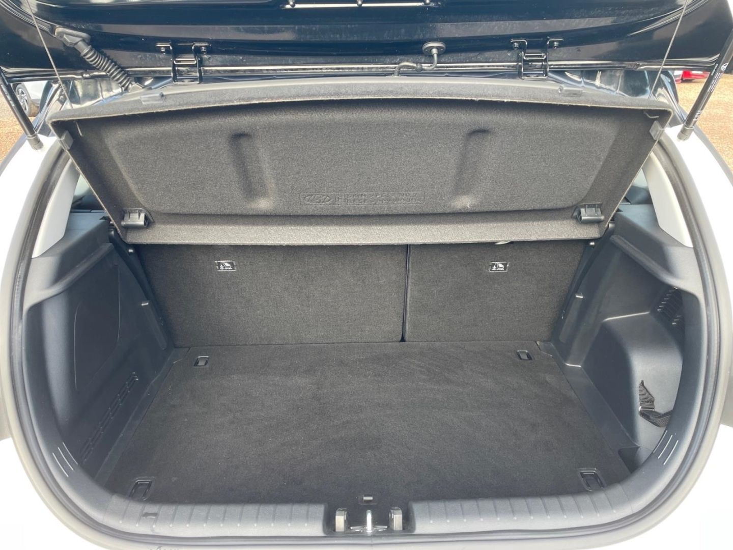 Fahrzeugabbildung Hyundai i20 1.0T Mild-Hybrid Intro Allwetter Sitzheizung