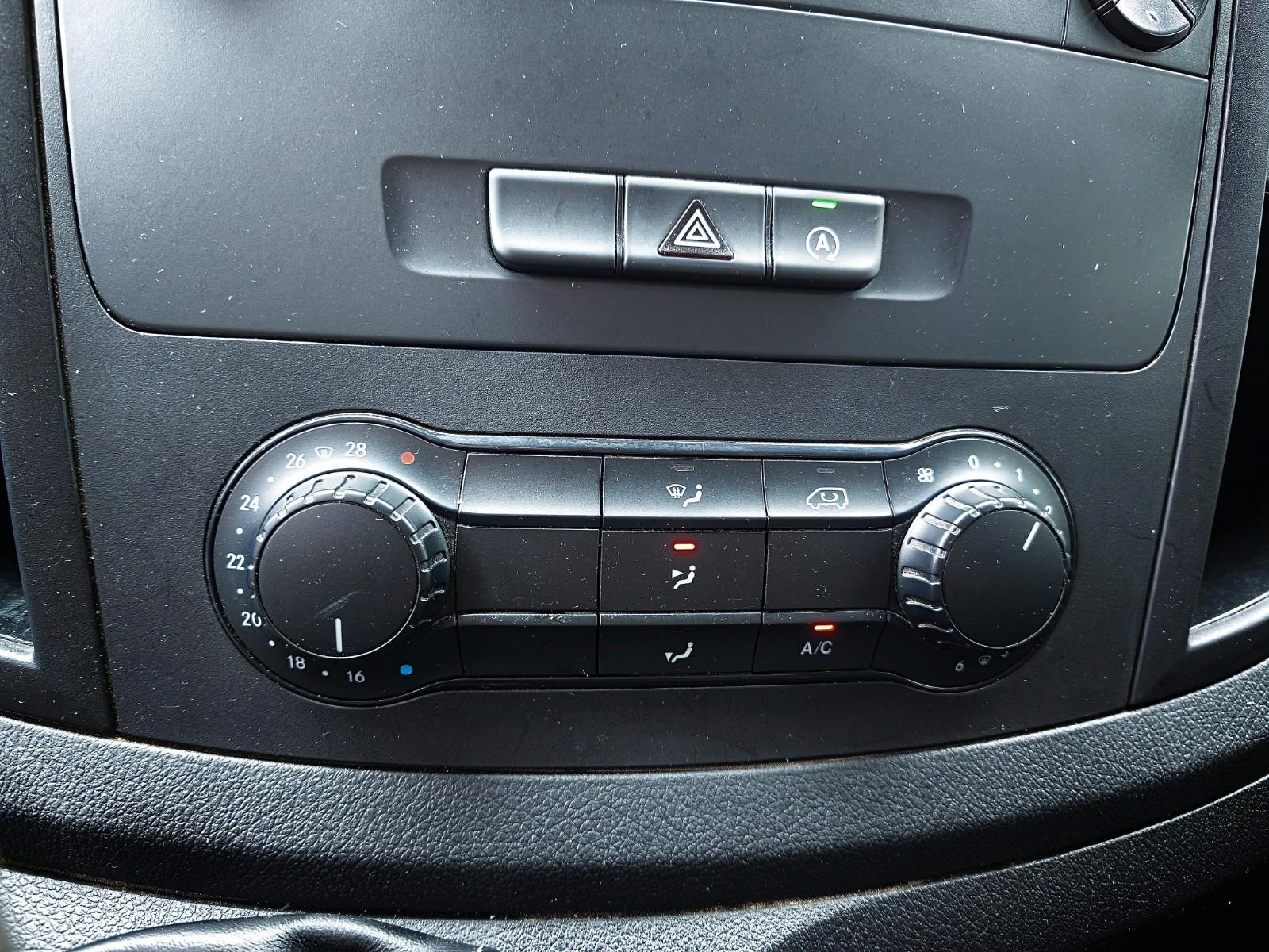 Mercedes-Benz Vito Kasten 114 CDI lang + Klima+Ahk+Regale+PDC
