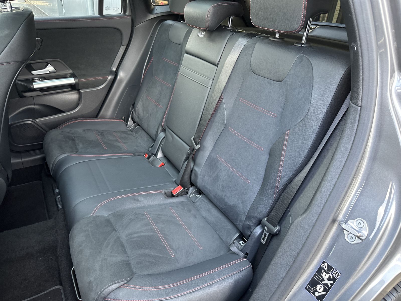 Fahrzeugabbildung Mercedes-Benz GLA 220d AMG Line NAV+MATRIX+KAMERA+PANO