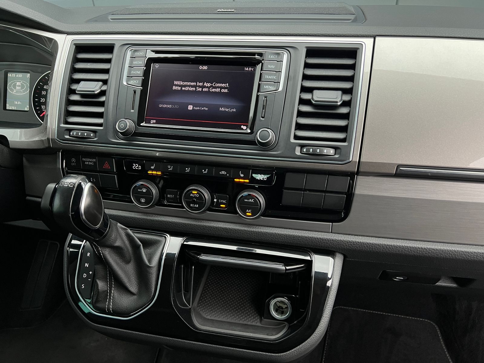 Fahrzeugabbildung Volkswagen T6 Multivan Generation Six 2.0 TDI DSG *AHK, LED