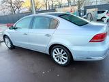 Volkswagen VW Passat 1,8  Sport und Tempomat wenig km... - Volkswagen Passat Variant: Limousine