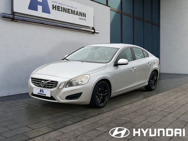 Volvo S60 D3 Momentum AHZV Navi Klima SHZ