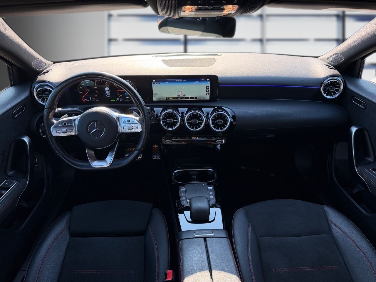 Fahrzeugabbildung Mercedes-Benz A 250 e Limousine AMG+NIGHT+MULTIBEAM+STNDHZ+++