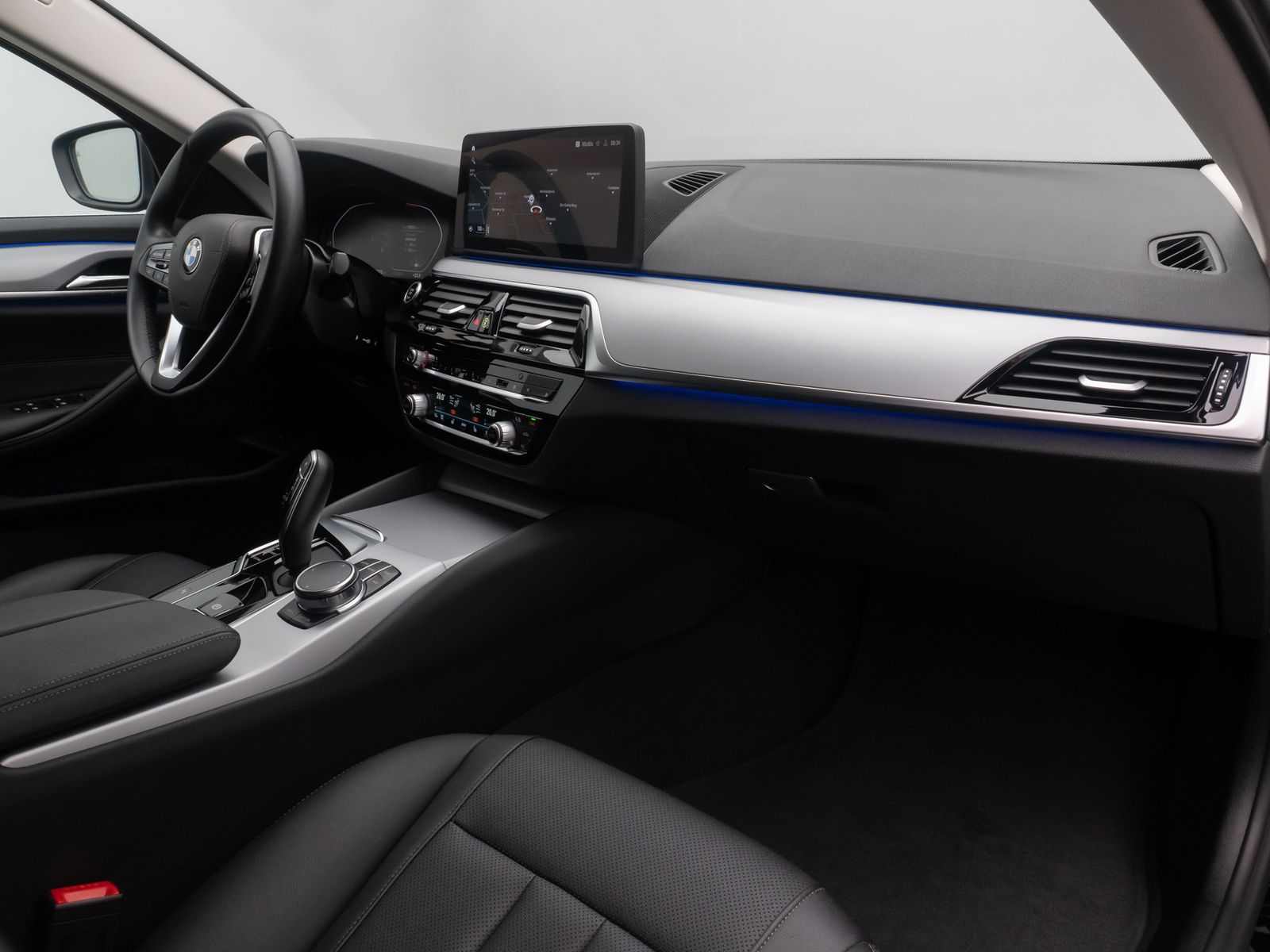 Fahrzeugabbildung BMW 520d Kamera Laser HUD DAB 4xKlima Alarm Komfort