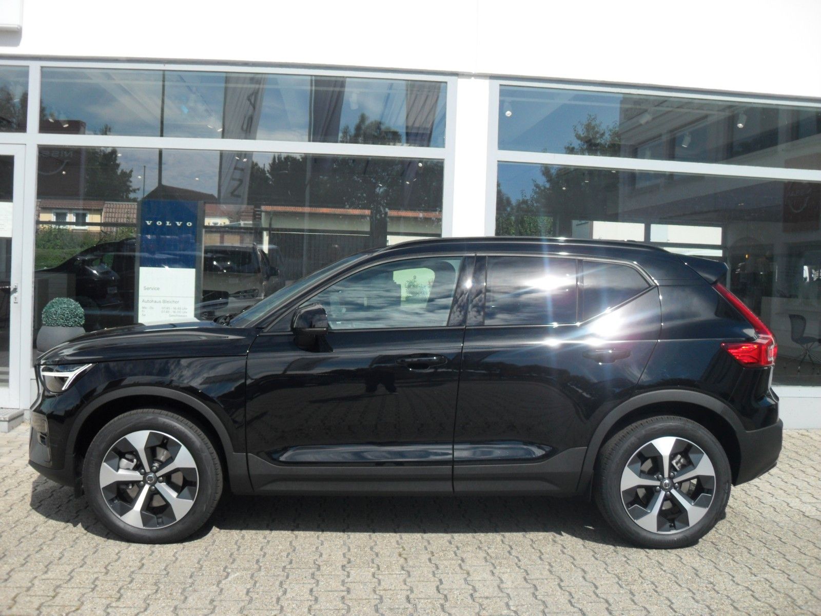 Fahrzeugabbildung Volvo XC 40 Plus Dark 2WD | 360°| Navi | NS
