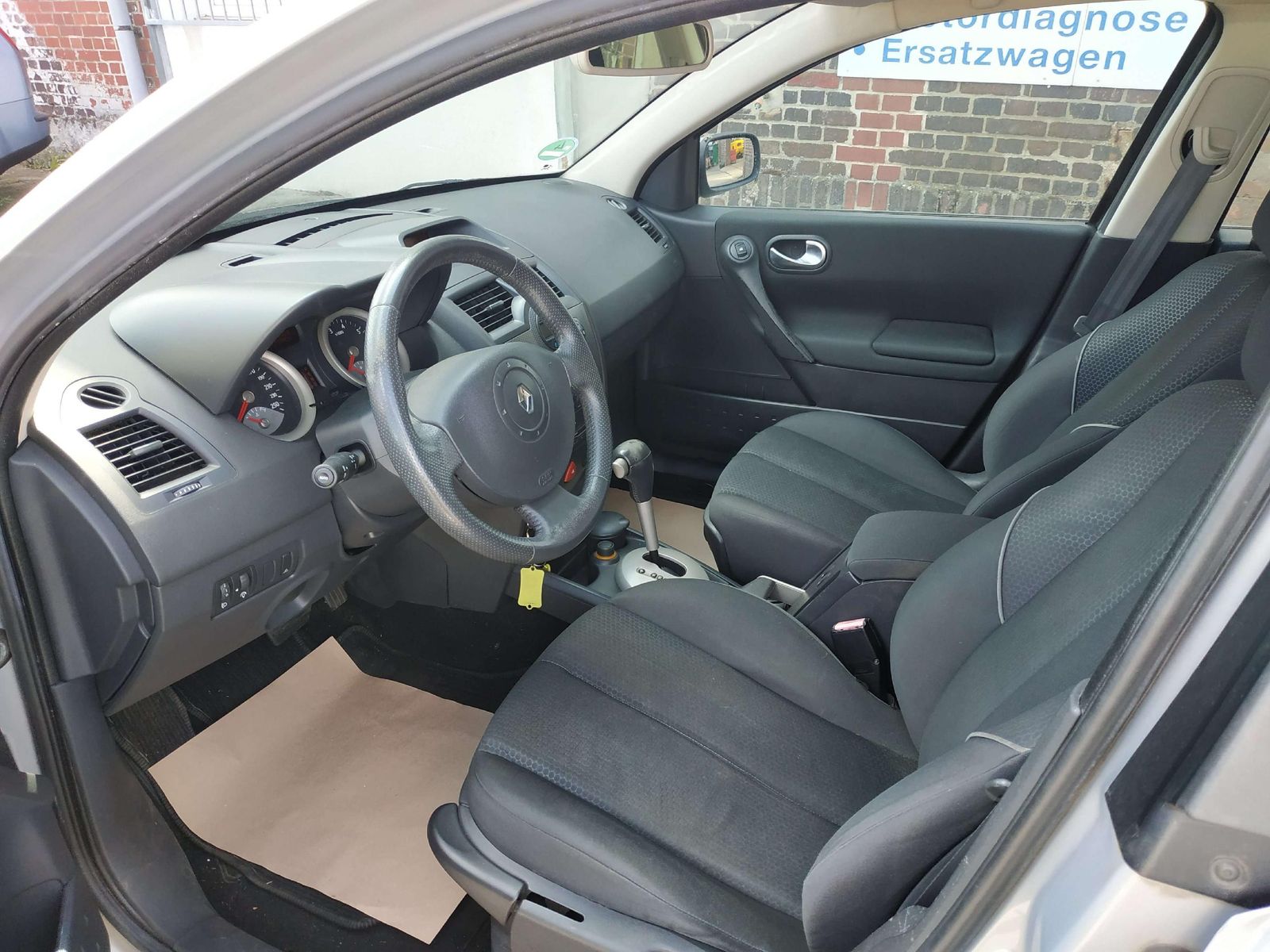 Megane 1.6 Automatik/ Allwetterreifen/ALU – Bild 8