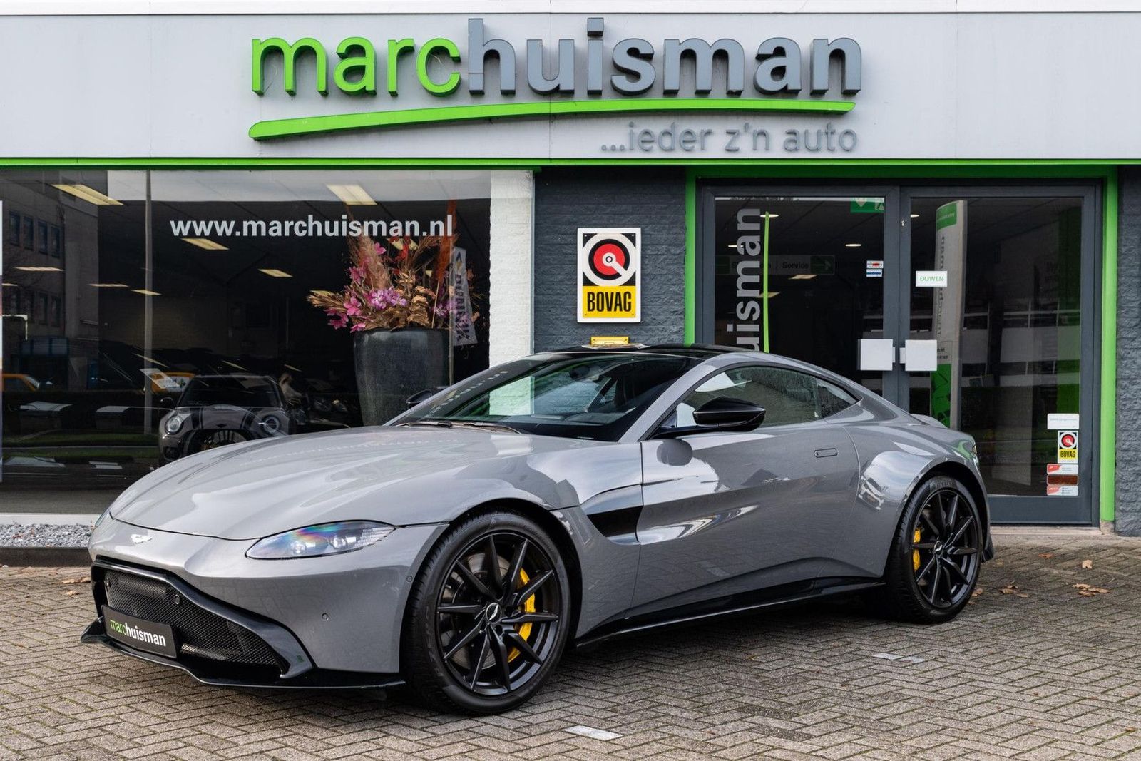 ASTON MARTIN V8 Vantage