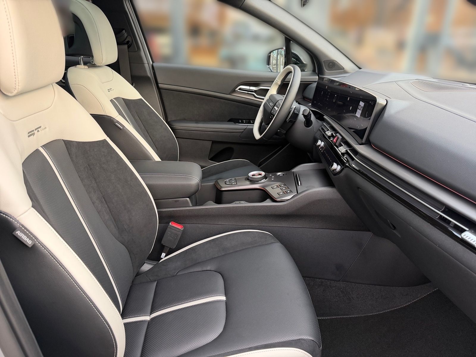 Fahrzeugabbildung Kia SPORTAGE 1.6T 2WD DCT GTLine SD GD DRI SOUN