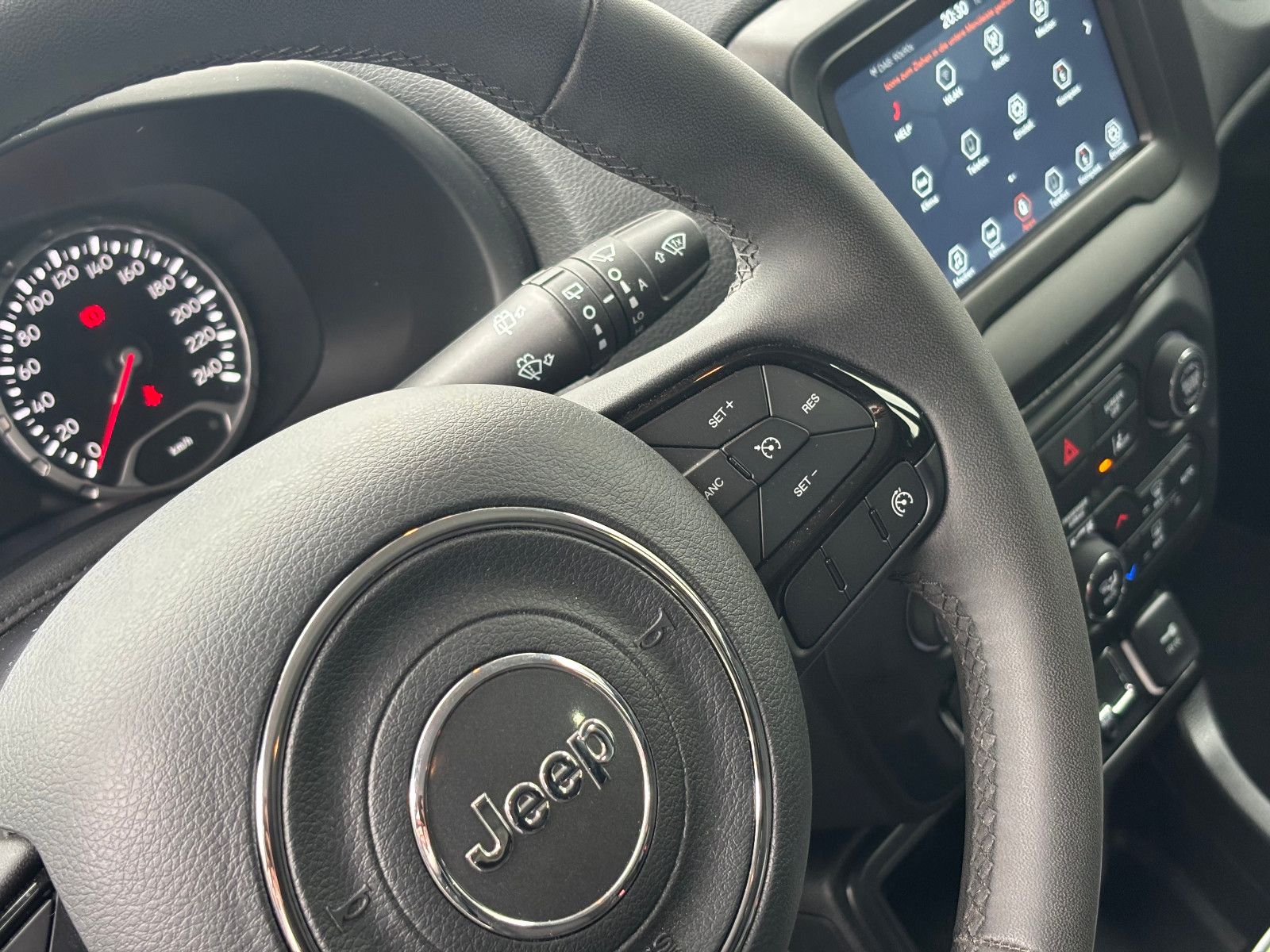 Fahrzeugabbildung Jeep Renegade Longitude//AMBIENTE/APPLE