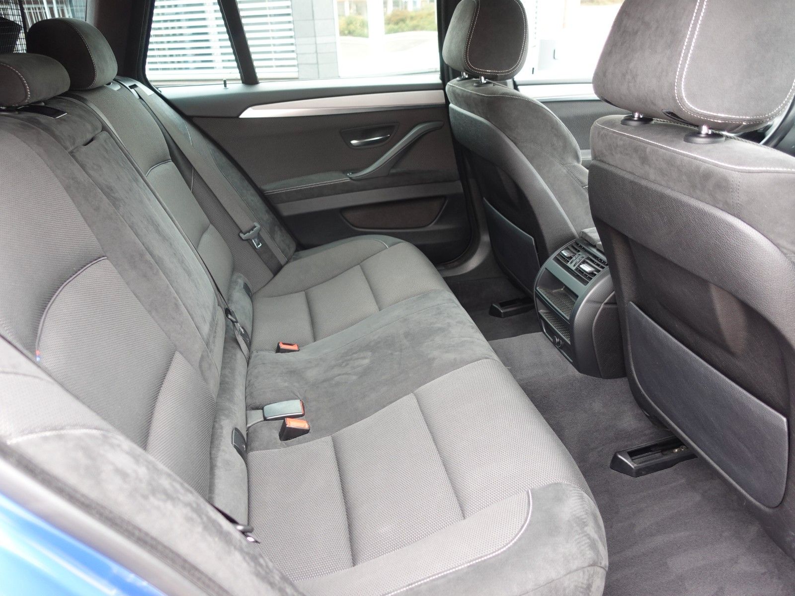 Fahrzeugabbildung BMW 530d xDrive Touring A M Sportpaket Navi/LED/19"/