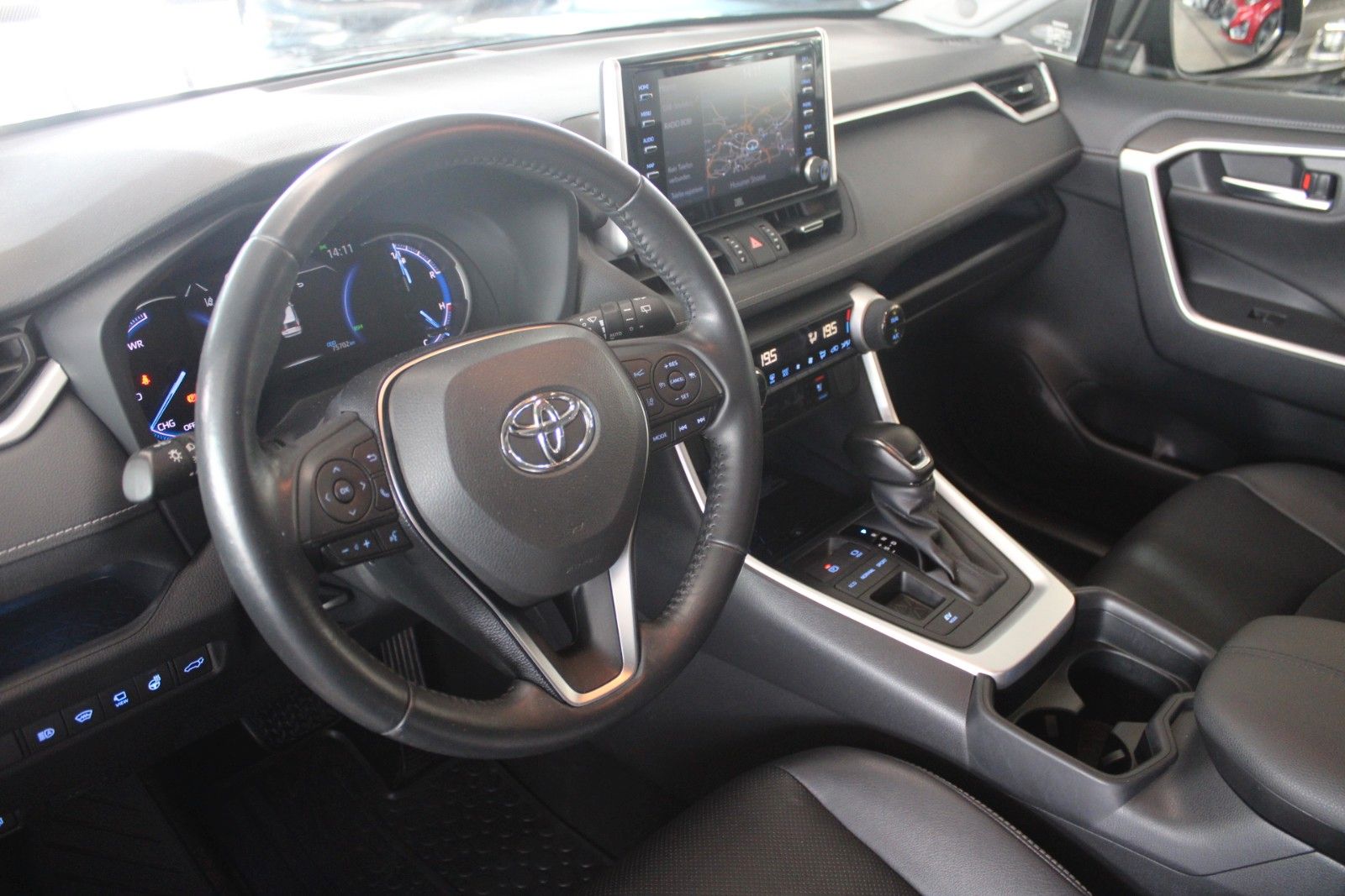 Fahrzeugabbildung Toyota RAV 4 4x2 Hybrid Lounge Aut. PANO LED LEDER ACC