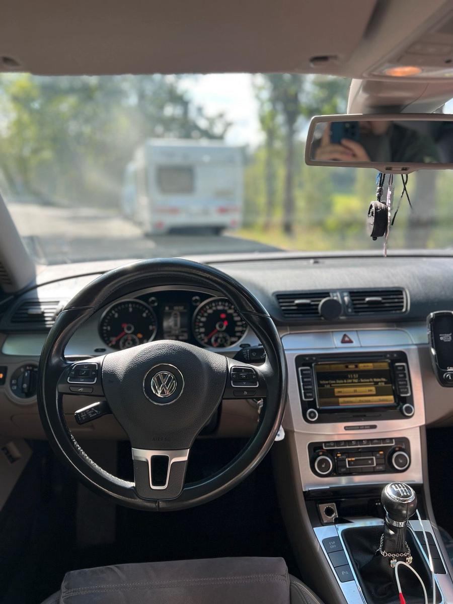 Volkswagen Passat 2010 — photo 9