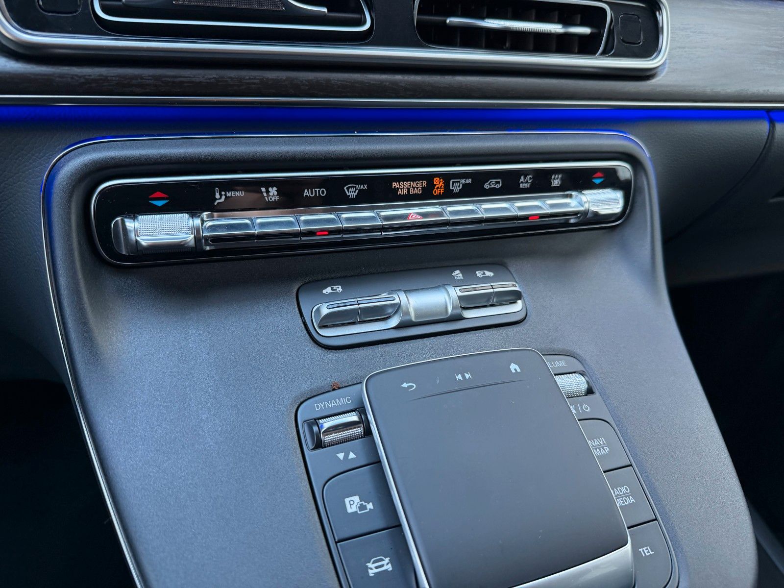 Fahrzeugabbildung Mercedes-Benz V 300 d 4MATIC AVA Extral AHK DISTRONIC Standh