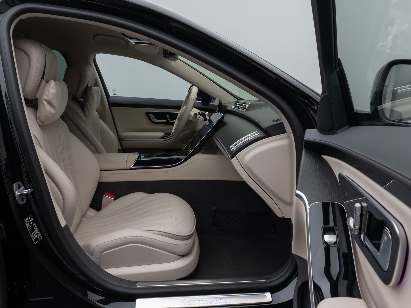 Fahrzeugabbildung Mercedes-Benz S 400d 4Matic HUD DAB 360° 9G-Tronic MBUX Ent.+