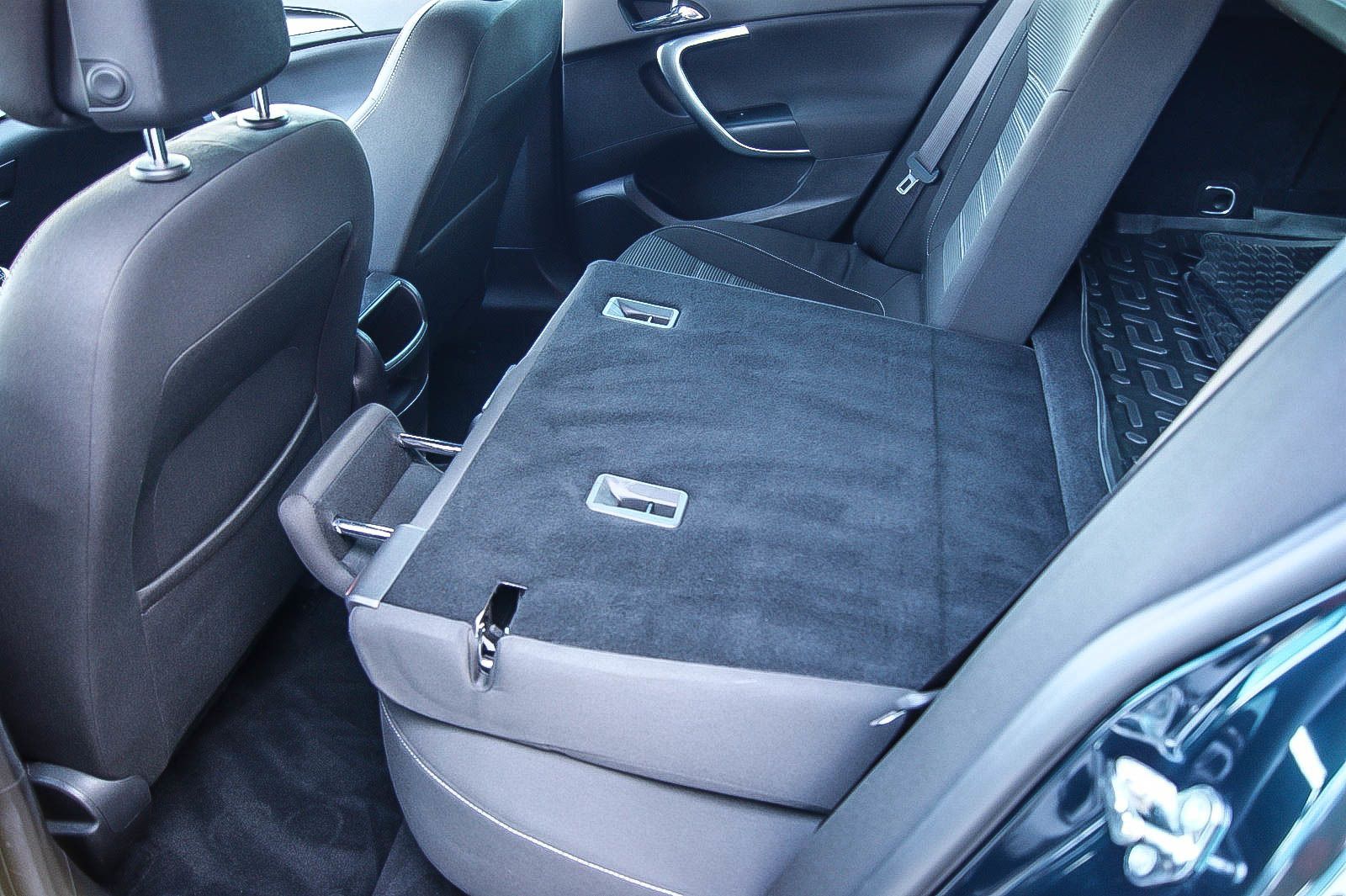 Fahrzeugabbildung Opel Insignia ST 16 SIDI Turbo SPORT OPC NAVIGATION