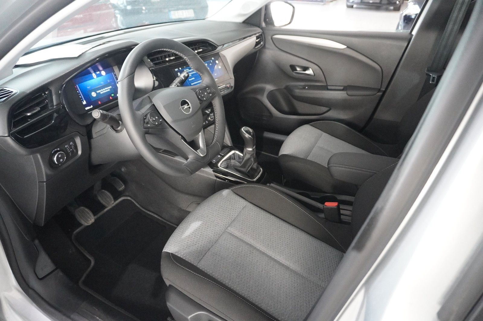 Fahrzeugabbildung Opel Corsa F 1.2 FACELIFT NAVI/LED/KAMERA/VIRTU./DAB+