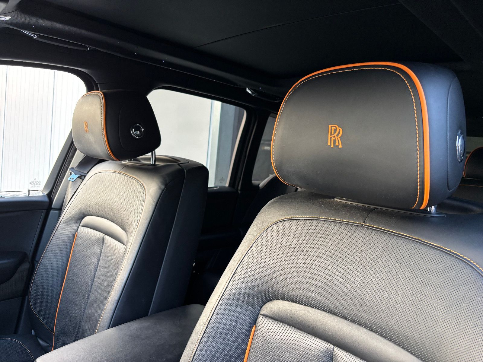 Fahrzeugabbildung Rolls-Royce Cullinan/NOVITEC/WIDEBODY/24''/FOND-TV/STERNEHIM