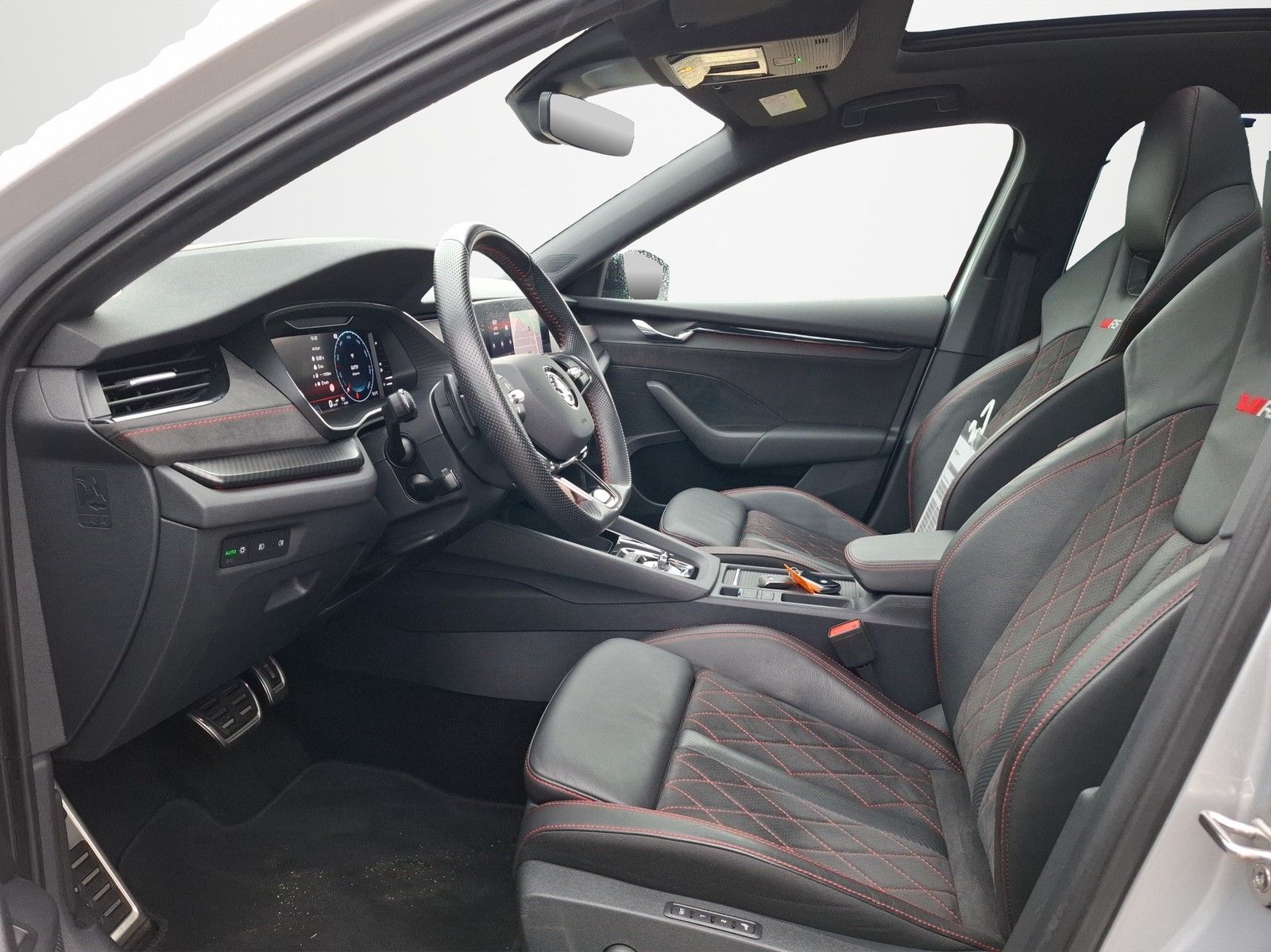 SKODA Octavia Combi RS Plus 2.0 TSI DSG / PANORAMA / A - Image 9