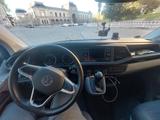 Volkswagen VW T6.1 Caravelle von Privat - blaue Volkswagen T6 Caravelle