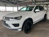 Volkswagen Touareg 3.0 V6 TDI Allrad,Navi,Luftfederung,262P - VW Touareg von privat