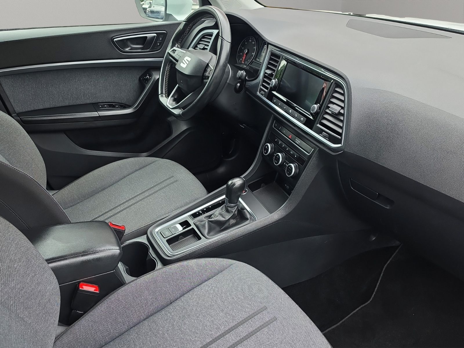 Fahrzeugabbildung SEAT Ateca Style Apple CarPlay LED
