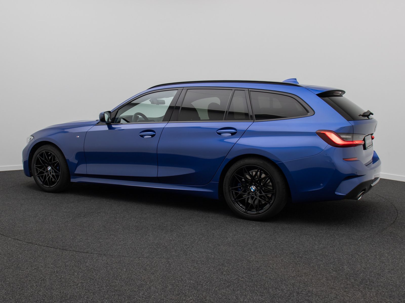 Fahrzeugabbildung BMW 330d M Sport Panorama HUD DAB Laser HiFi AHK