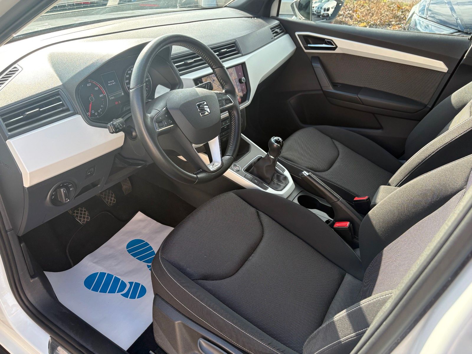 Fahrzeugabbildung SEAT Arona 1.0 Xcellence 85kW Navi SHZ PDC 1.HAND