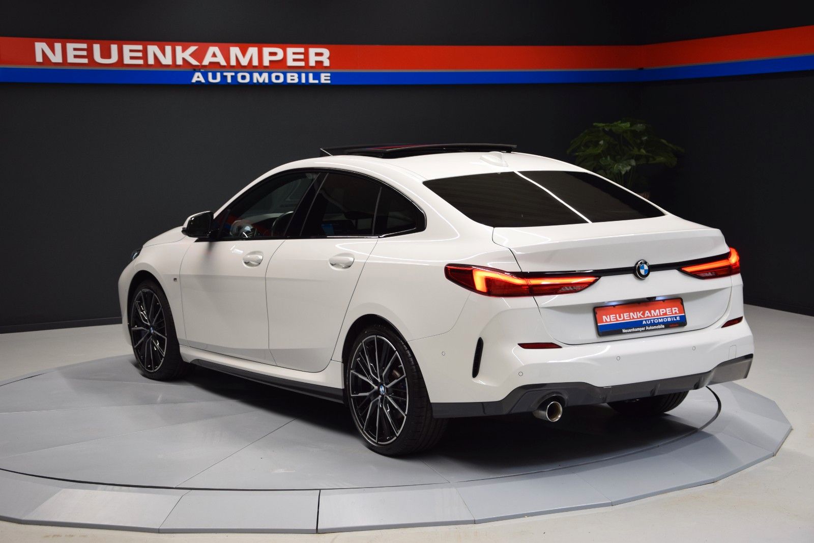 Fahrzeugabbildung BMW 218i M Sport Gran Coupe Panorama ACC H&k Memory