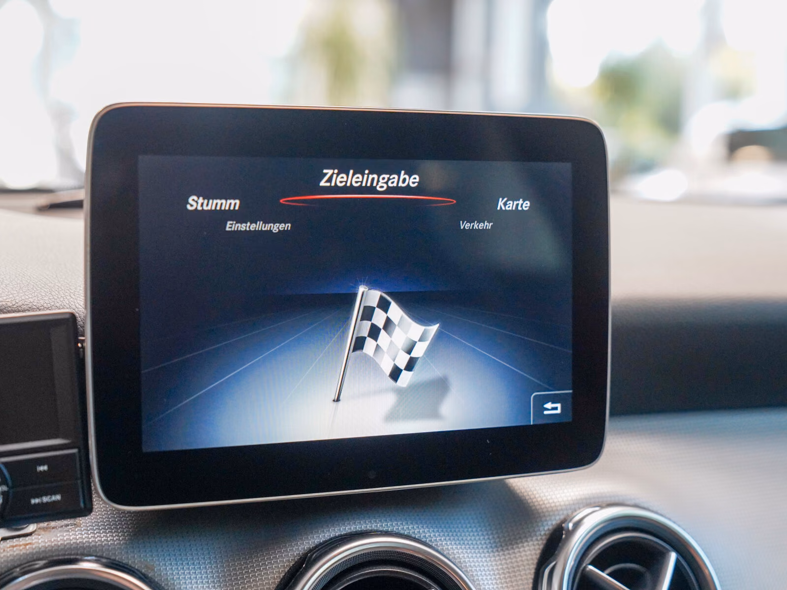 Mercedes-Benz GLA 220 4M Urban DISTRONIC 360° AHK KEYLESS LED
