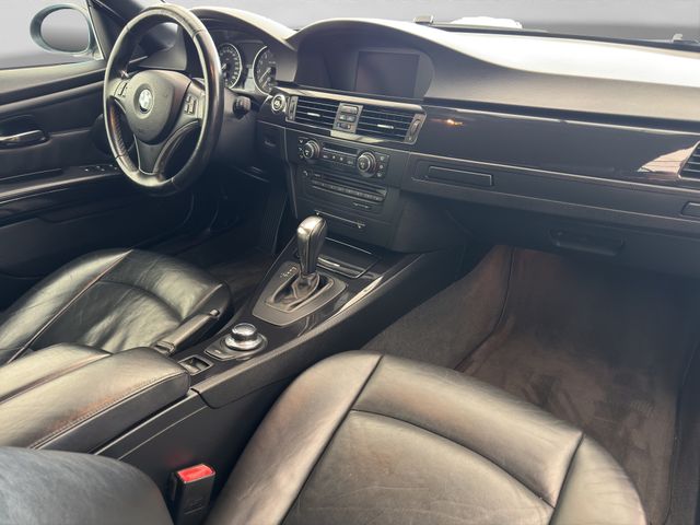 Fahrzeugabbildung BMW 330i Cabrio Automatik+Xenon+Leder+Memory+Scheckh