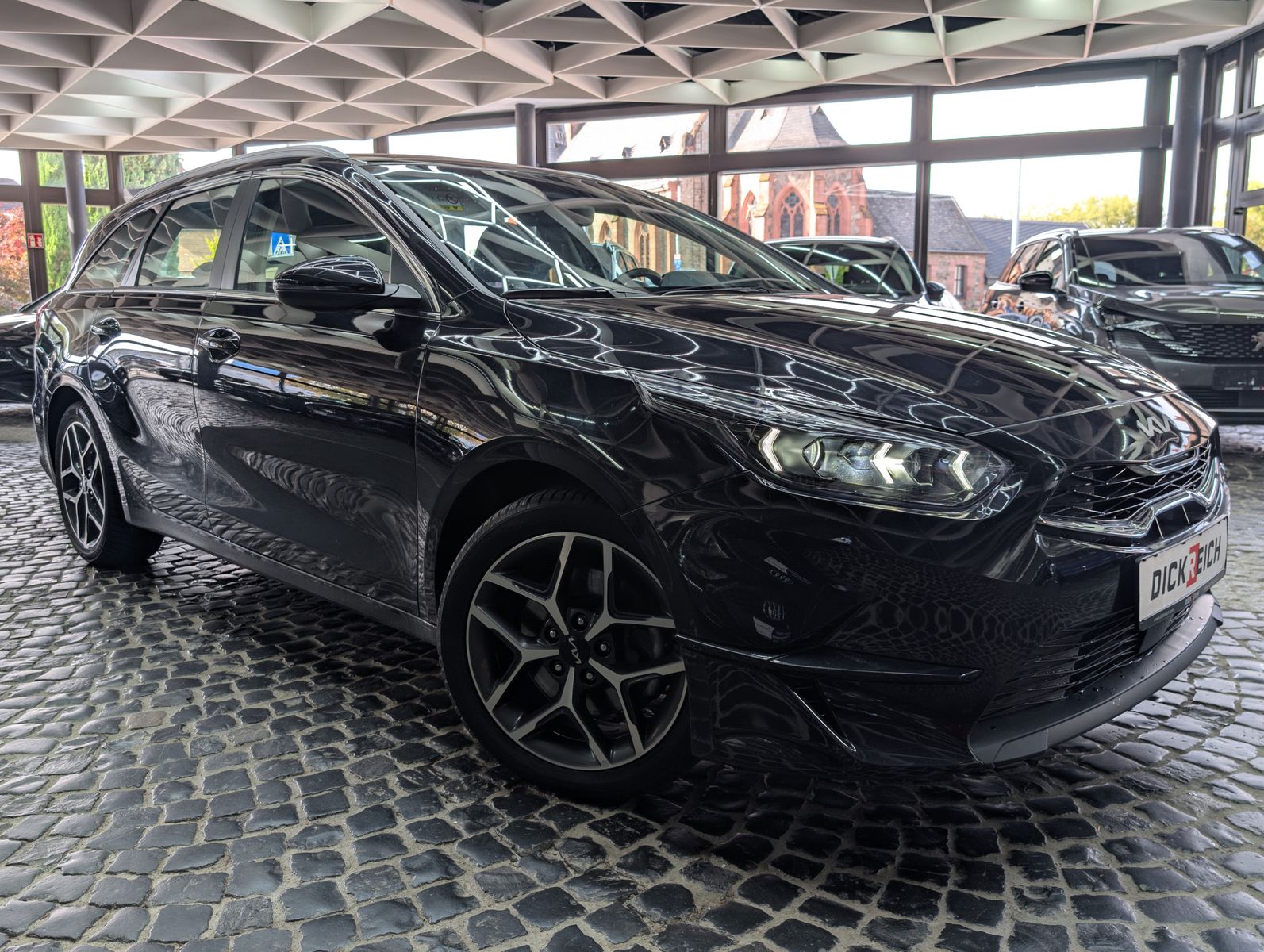 Fahrzeugabbildung Kia cee'd Sportswagon 1.5 DCT Spirit ACC*JBL*KAM*7J