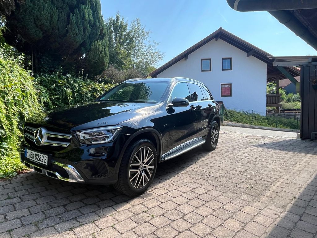 Image of Mercedes-Benz GLC 300