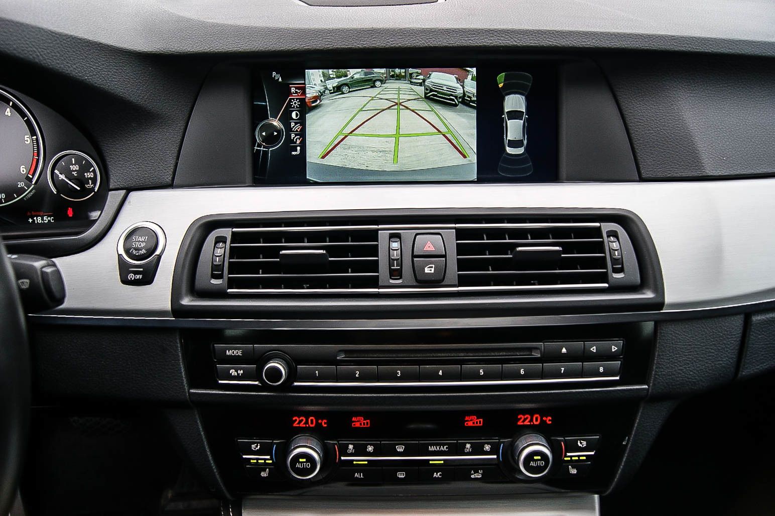 Fahrzeugabbildung BMW 525 d xDrive M-Sport SPORTPAKET SCHIEBEDACH STHZ