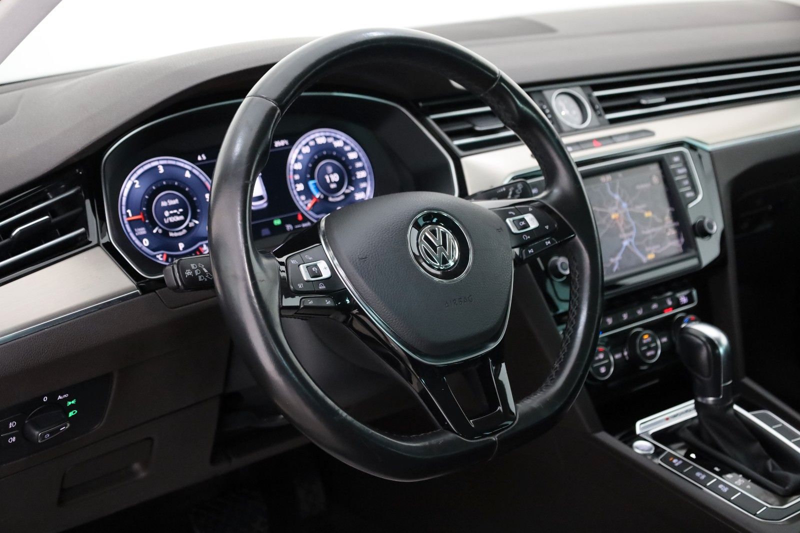 Fahrzeugabbildung Volkswagen Passat Variant Highline 4M Leder,Massage,ACC,360