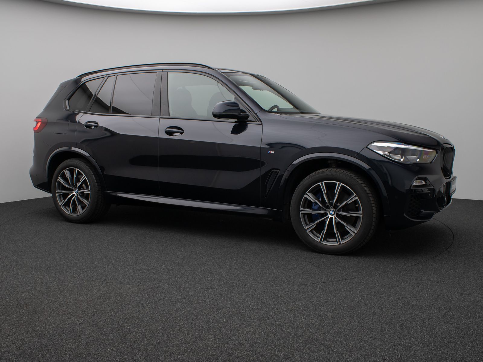 Fahrzeugabbildung BMW X5 xD25d M Sport Panorama Kamera HUD DAB H/K AHK