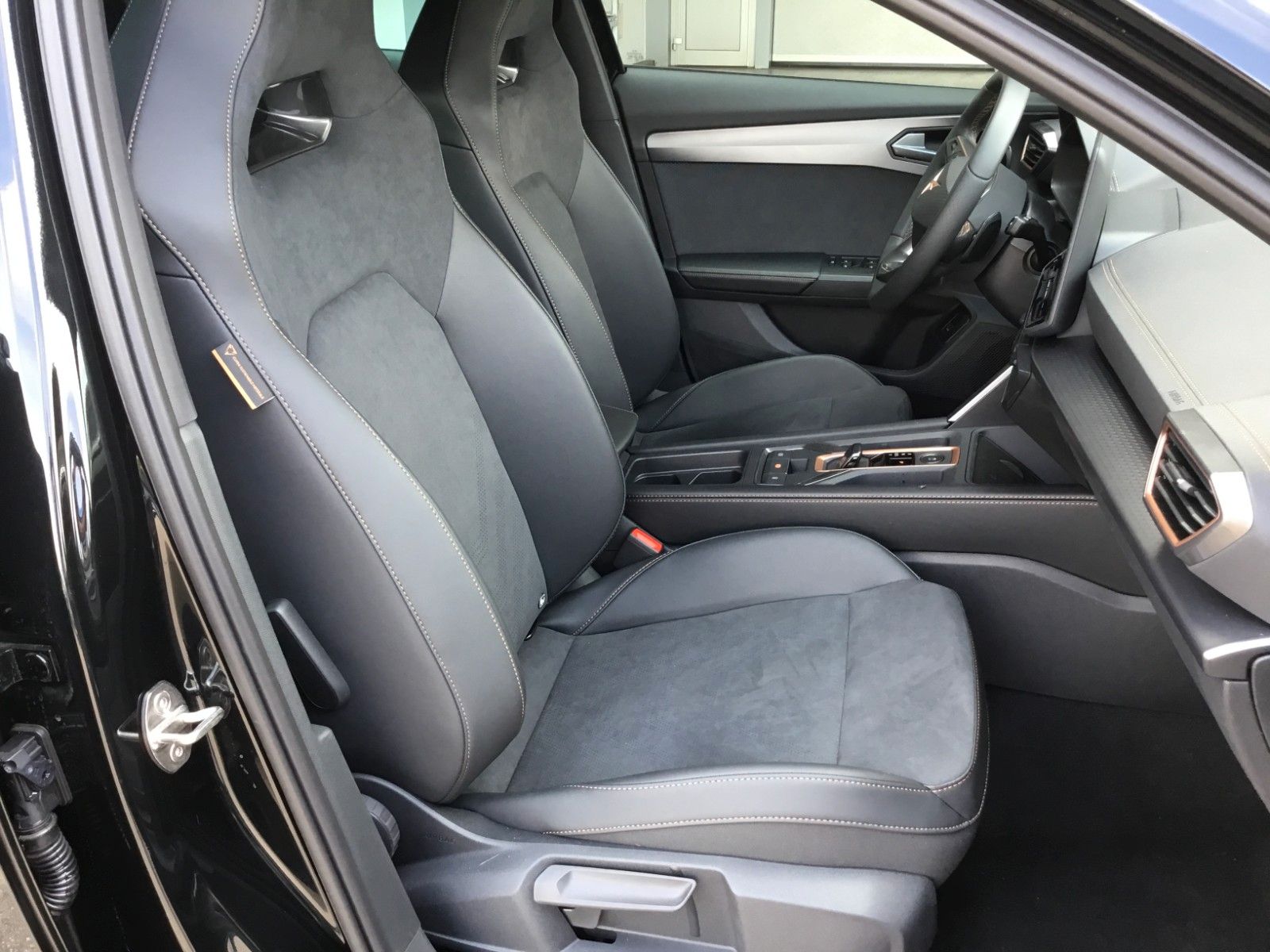 Fahrzeugabbildung CUPRA Formentor 2.0 TSI DSG 4WD+Pano+Matrix+AHK+19"