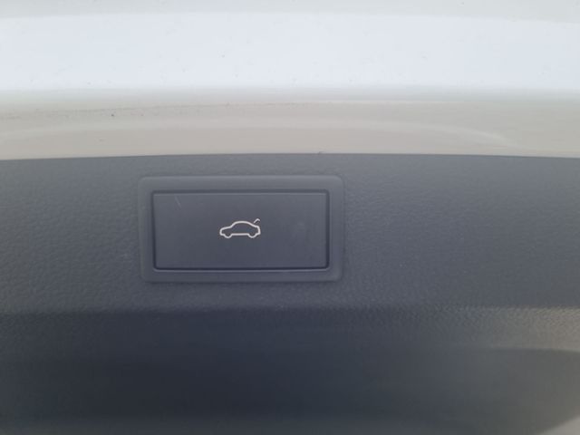 Fahrzeugabbildung SKODA Karoq 1,5 TSI DSG Sportline NAVI LED MATRIX AHK