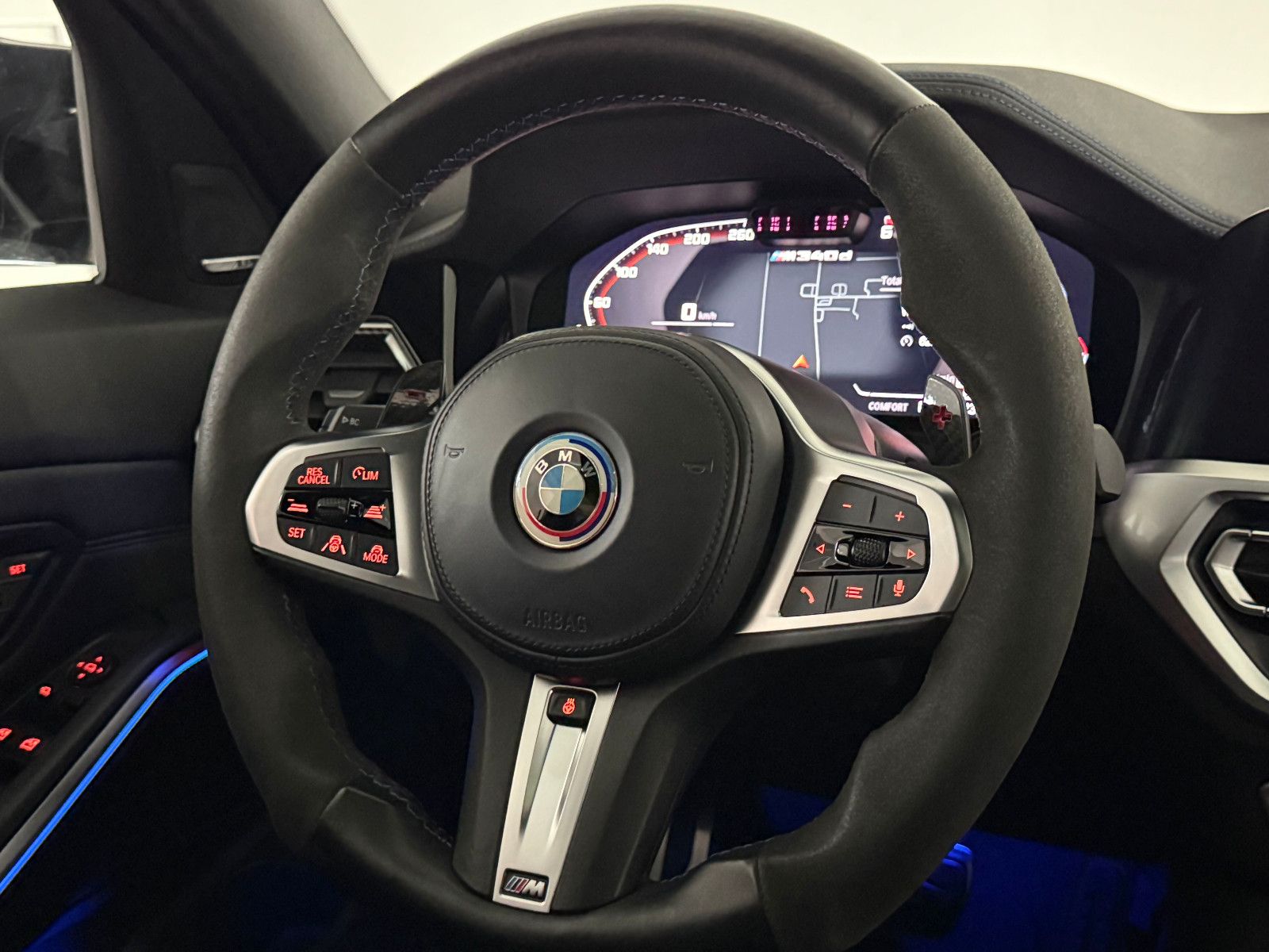 Fahrzeugabbildung BMW M340 d xDrive/STHZ/LASER/HuD/PANO/DRAVIT/DE FZG