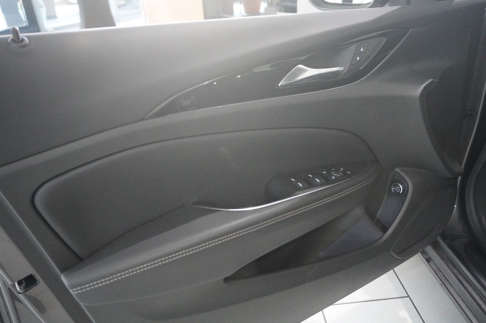 Fahrzeugabbildung Opel Insignia B ST 2.0D BUSINESS NAVI/LED/KAMERA/DAB+