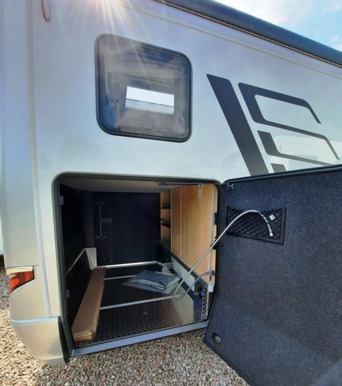 Fahrzeug Übersicht 21 Fahrzeugabbildung HYMER / ERIBA / HYMERCAR B-Klasse ML T 780 BlackLine Verfüg./Sparen Sie 1