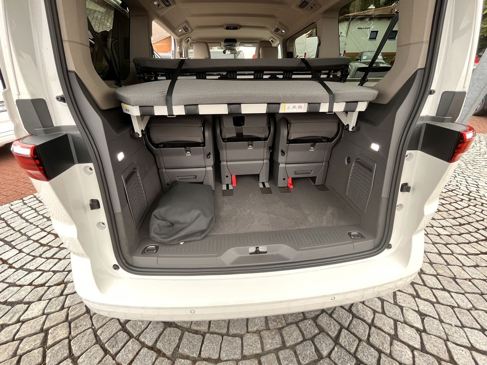 Volkswagen T7 Multivan 2,0 TDI DSG Edition Lang Gute Nacht  foto 11