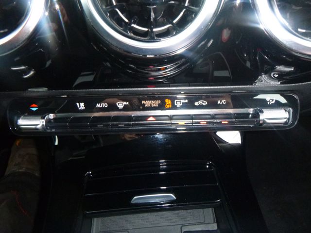 Fahrzeugabbildung Mercedes-Benz A 180 >AUT/NAVI/Sitzheiz/SR NEU<