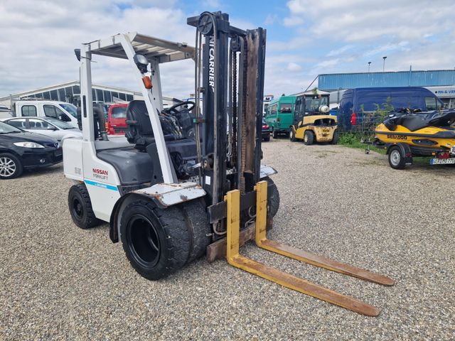 Nissan UniCarriers 35 3.5t